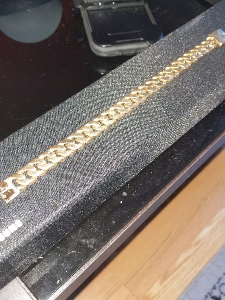 10" 14kt Gold Cuban Cut Bracelet