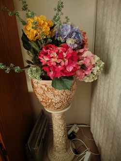 Beautiful Artificial Flower Holder With Pedestal