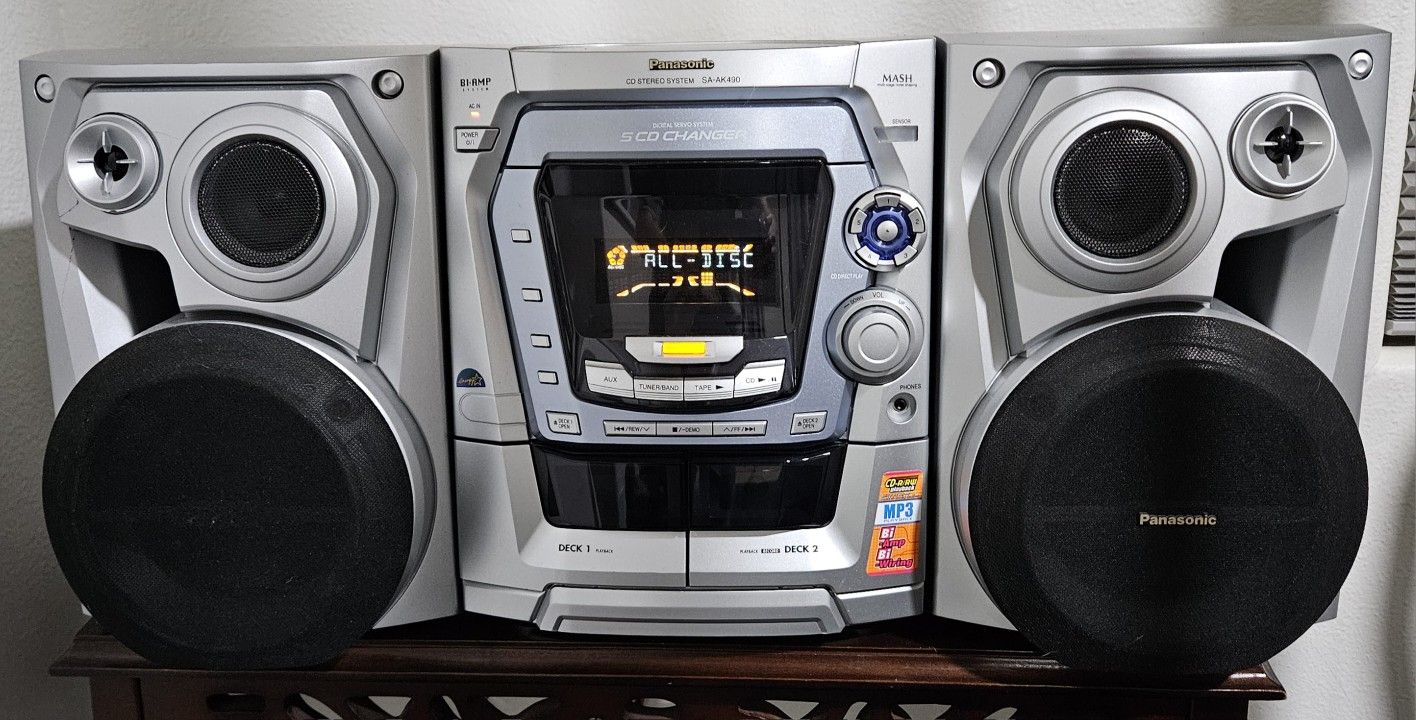 Panasonic CD Stereo System With Speakers