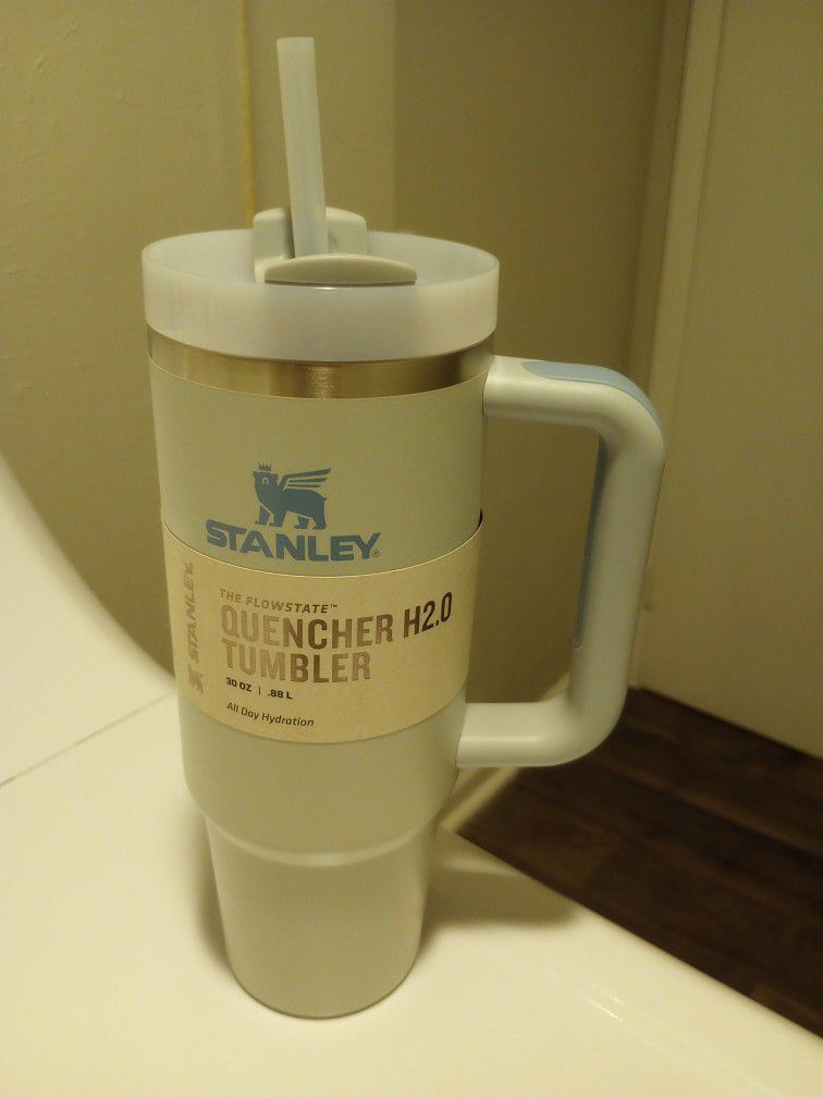 New STANLEY THE QUENCHER H2.0 FLOWSTATE TUMBLER  30 OZ CHAMBRAY BLUE for  Sale in Stroudsburg, PA - OfferUp