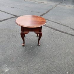 Queen Anne Vintage End Table 