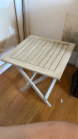 Folding table
