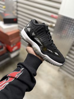 Low Jordan 11 Sz 8.5 $250