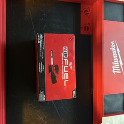 Milwaukee m18 fuel orbital sander