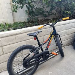 TREK BIKE GREAT CONDITION. READY TO RIDE!