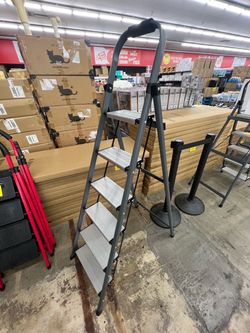 Folding 6 Step Ladder