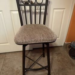 1 Bar Stool