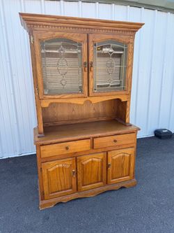 Oak China Cabinet / Hutch