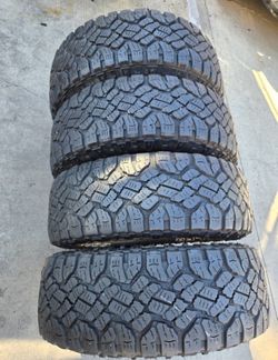 (contact info removed) Goodyear con 80% de vida las 4 They all have 80% of their life remaining.