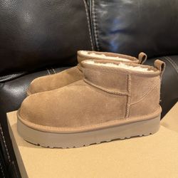Platform Uggs Kids Size 6 Fits Women’s Size 7.5-8