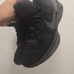 Mens Nike Basketball Sneakers Size 10.5
