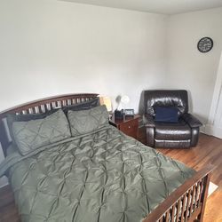 Move out sale With recliner And Queen Bed 