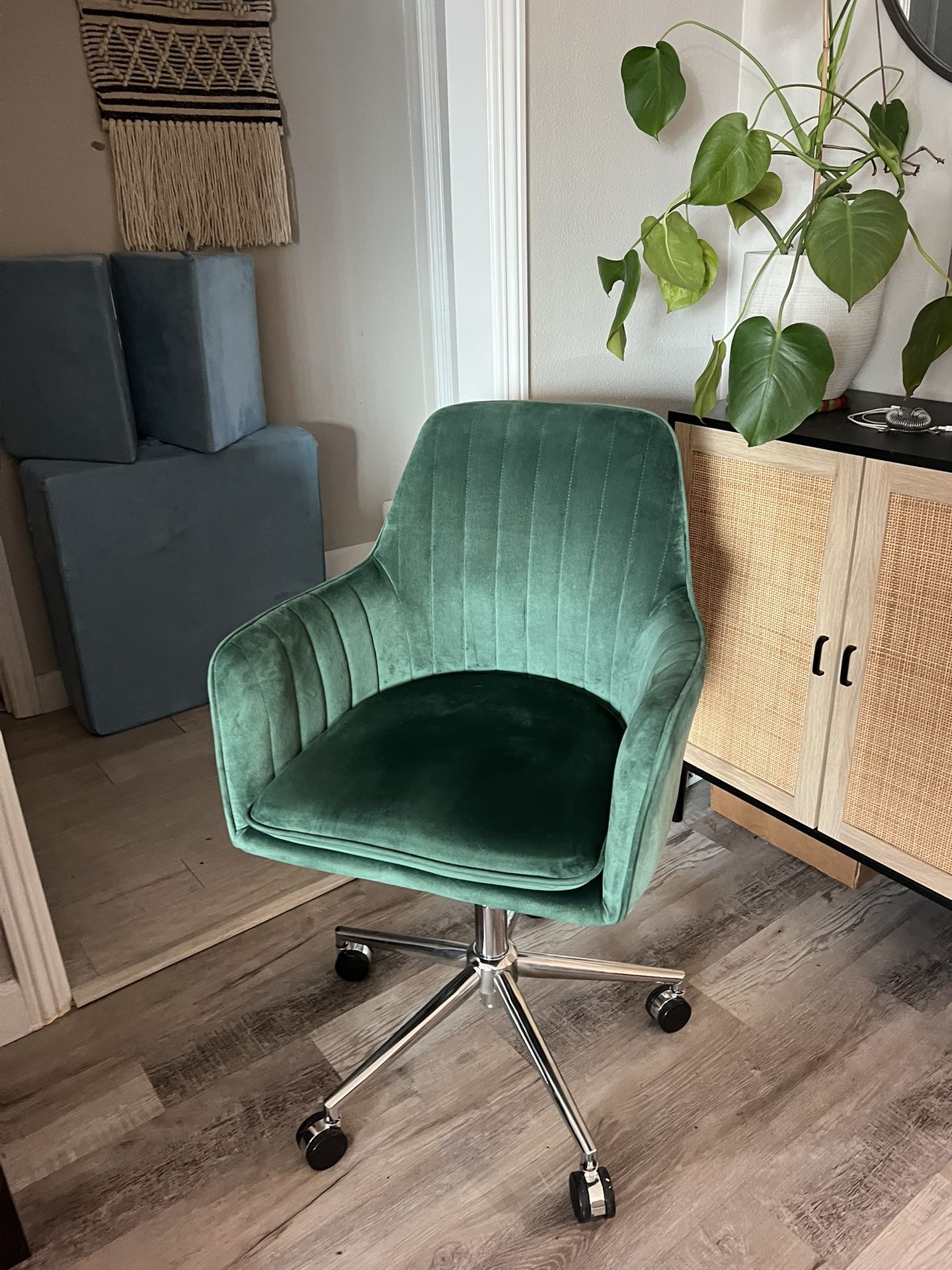 Green Swivel Desk Chair