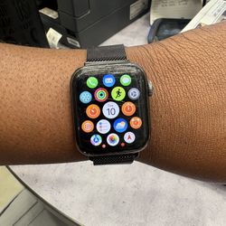 Apple Watch SE 44MM (GPS & Cellular)