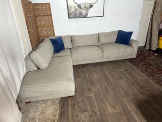 MODERN SOFÁ SECTIONAL GOOD CONDITION $280 DELIVERY AVAILABLE FOR $20!!