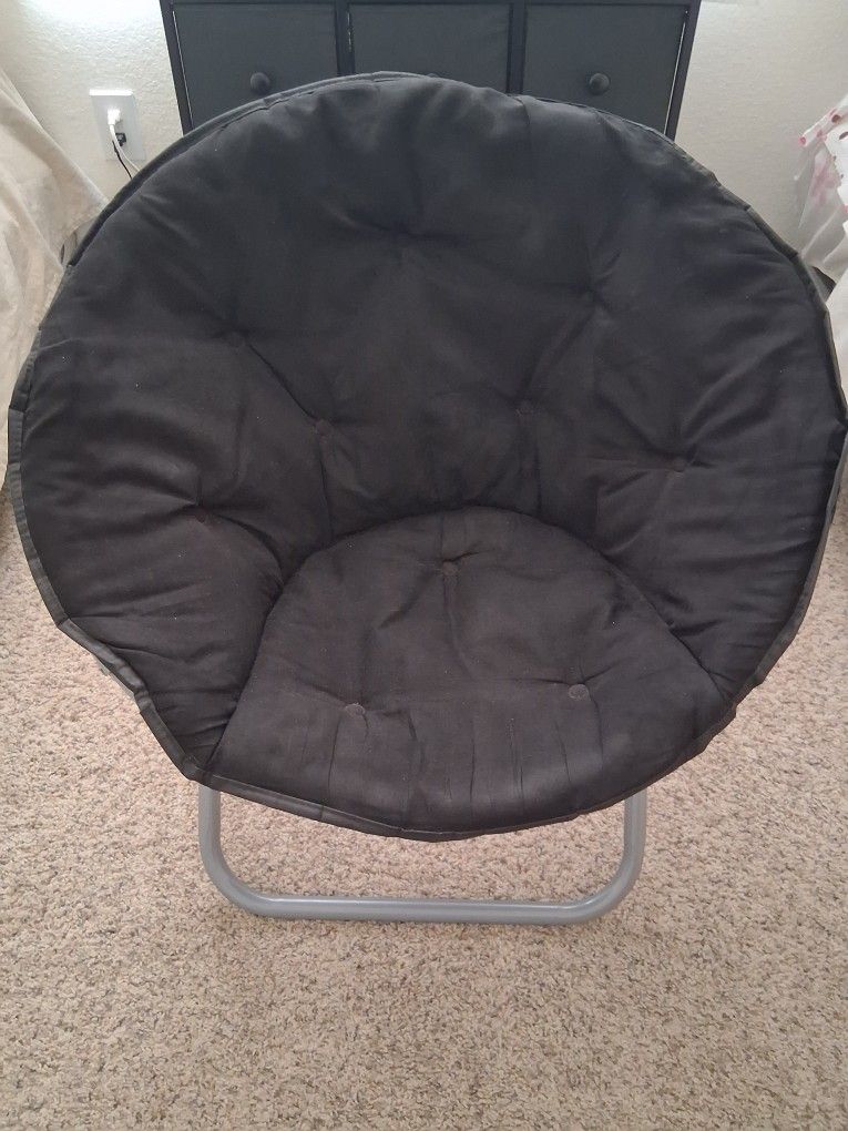 Foldable Saucer Chair in Black