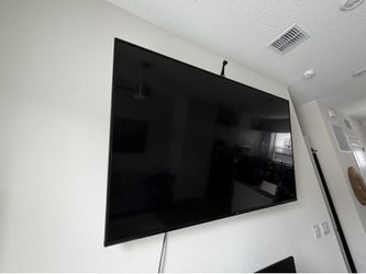 75” Smart TV + Wall Mount/Rack