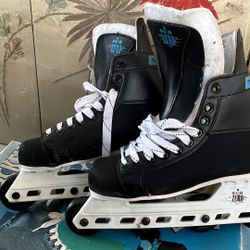 SUB ZERO Variflex Roller Hockey Skates Size 7 These inline skates are in very good  Still in original box. Pick up in Union City or ship 