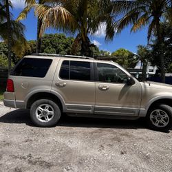 2000 Ford Explorer