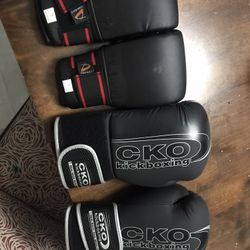 2 Pairs of boxing Gloves