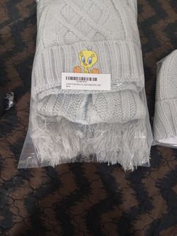 TWEETY BIRD.   Fleece Hat & Scarf Set