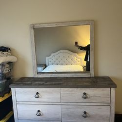 Bedroom Set – Dresser w/ Mirror, Nightstand & Full Bed (Moving Sale – $50)