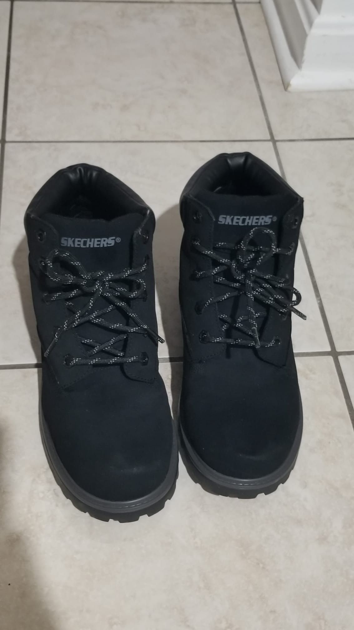 Sketchers - Black - Adventure boots