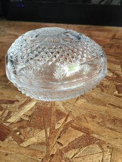 Avon 1977 glass egg dish/trinket holder