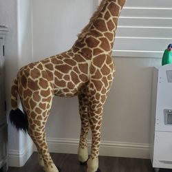 GIANT GIRAFFE