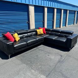 Modern Leather Sectional Couch 🛋️ Very Nice 