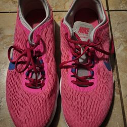 NIKE WOMEN'S ZOOM FIT TRAINING SNEAKER 7.5