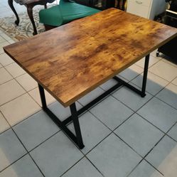 Table / Desk