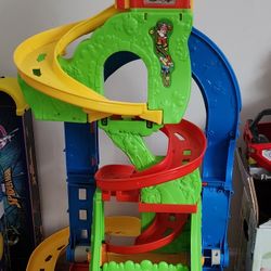 Fisher-Price Little People Sit And Stand Skyway w/ 2 Cars Spiral Ramp With 4 Cars