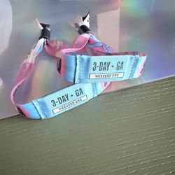 Sunday Weekend One Wristband