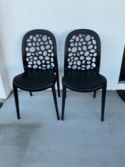 Set of 2 Black Modern Plastic Chairs