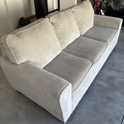 Like New Sofa Ashley Furniture Cashton Sofa