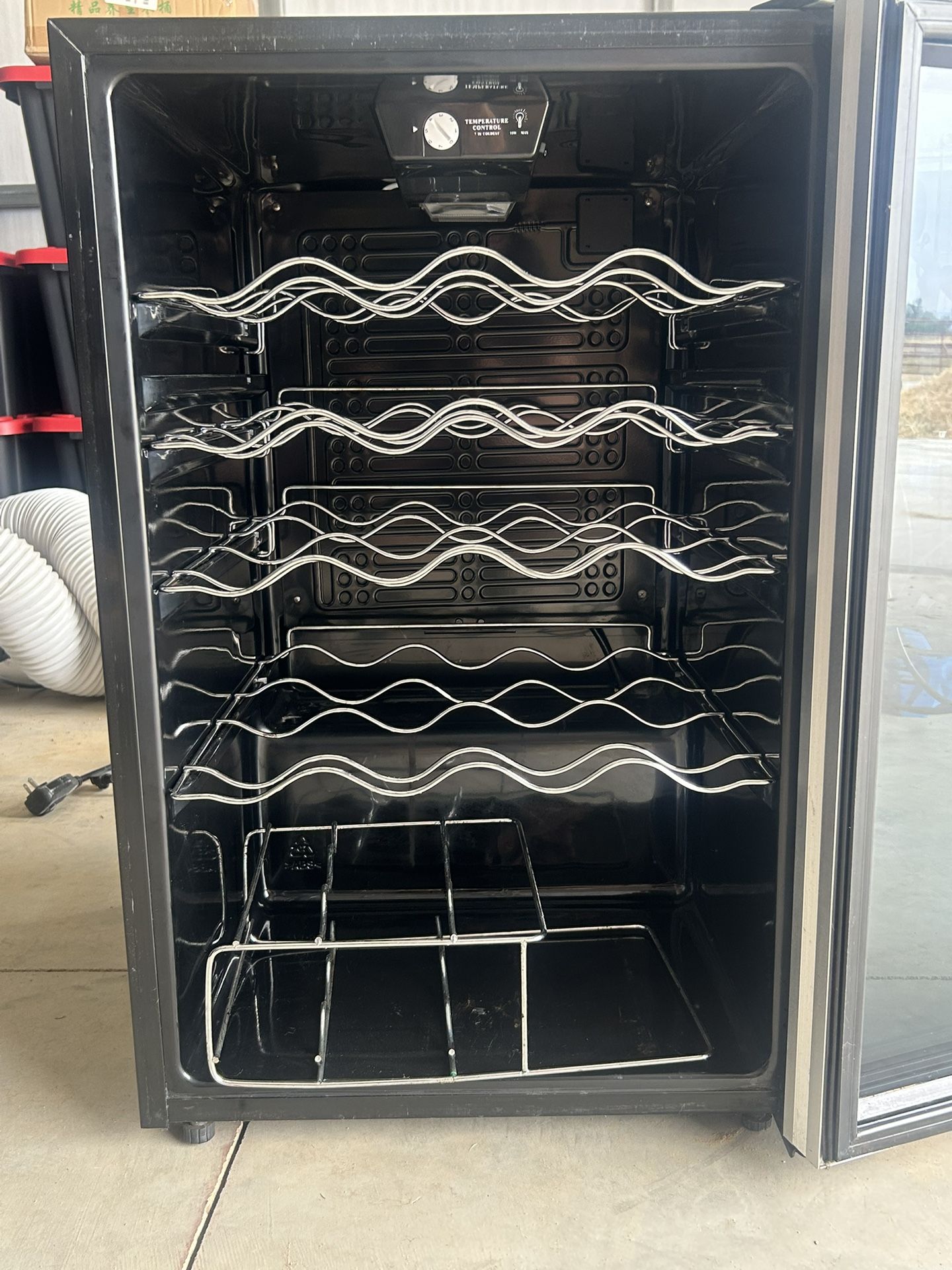 Magic Chef 45 Bottle Wine Cooler