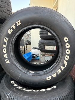 Llanta 255/60/15 marca GOODYEAR CON LETRAS BLANCAS