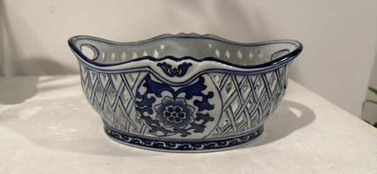 Blue & White Porcelain Reticulated Basket Bowl – Chinoiserie Decor