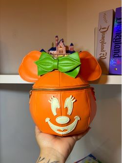 Minnie Mouse pumpkin  Loungefly