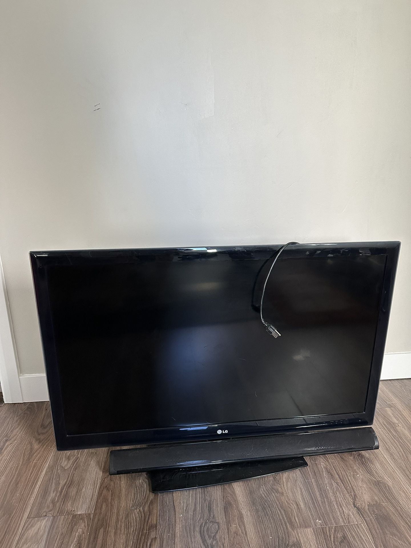 45” LG TV