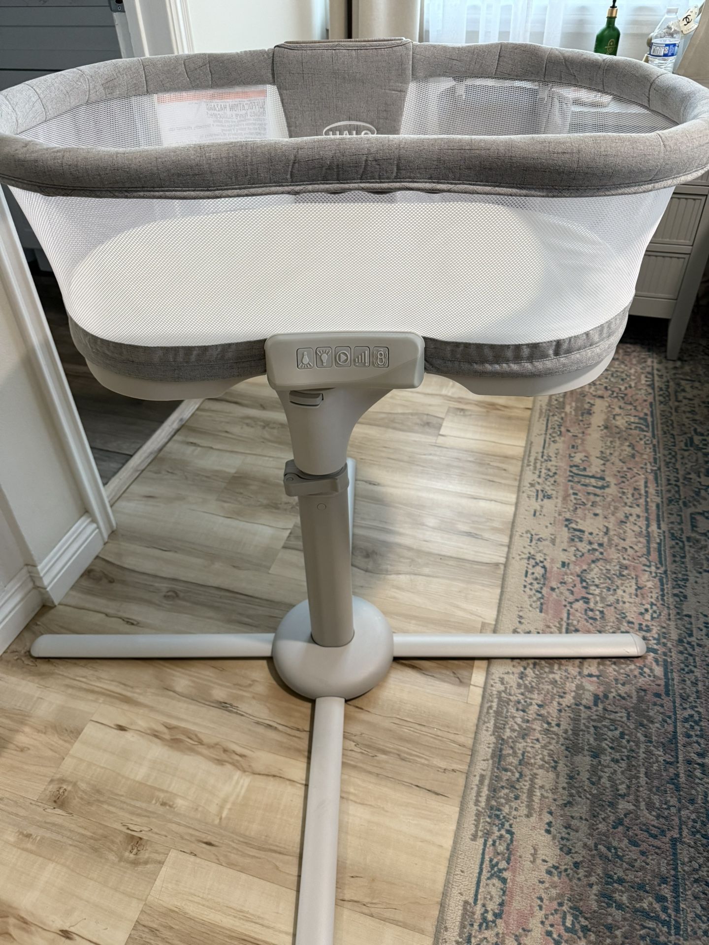 Halo Swivel Bassinet Luxe - Brand New
