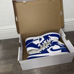 Kentucky Mid Size 9.5M;11W (barely used)