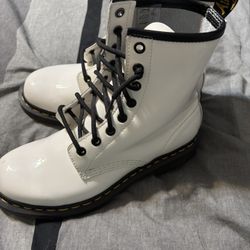 Like New Womens Size 8 Doc Martens 