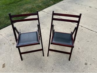 2 foldable chairs