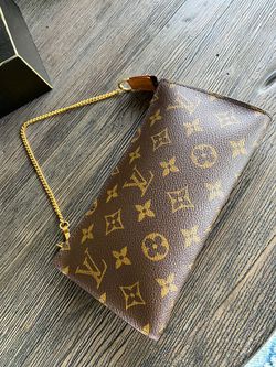 Louis Vuitton Canvas Brown Wallet for Sale in Fort Lauderdale, FL - OfferUp