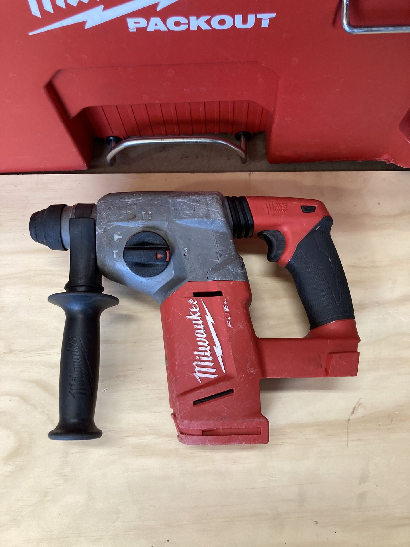 Milwaukee 1” SDS Plus M18 Fuel Rotary Hammer 