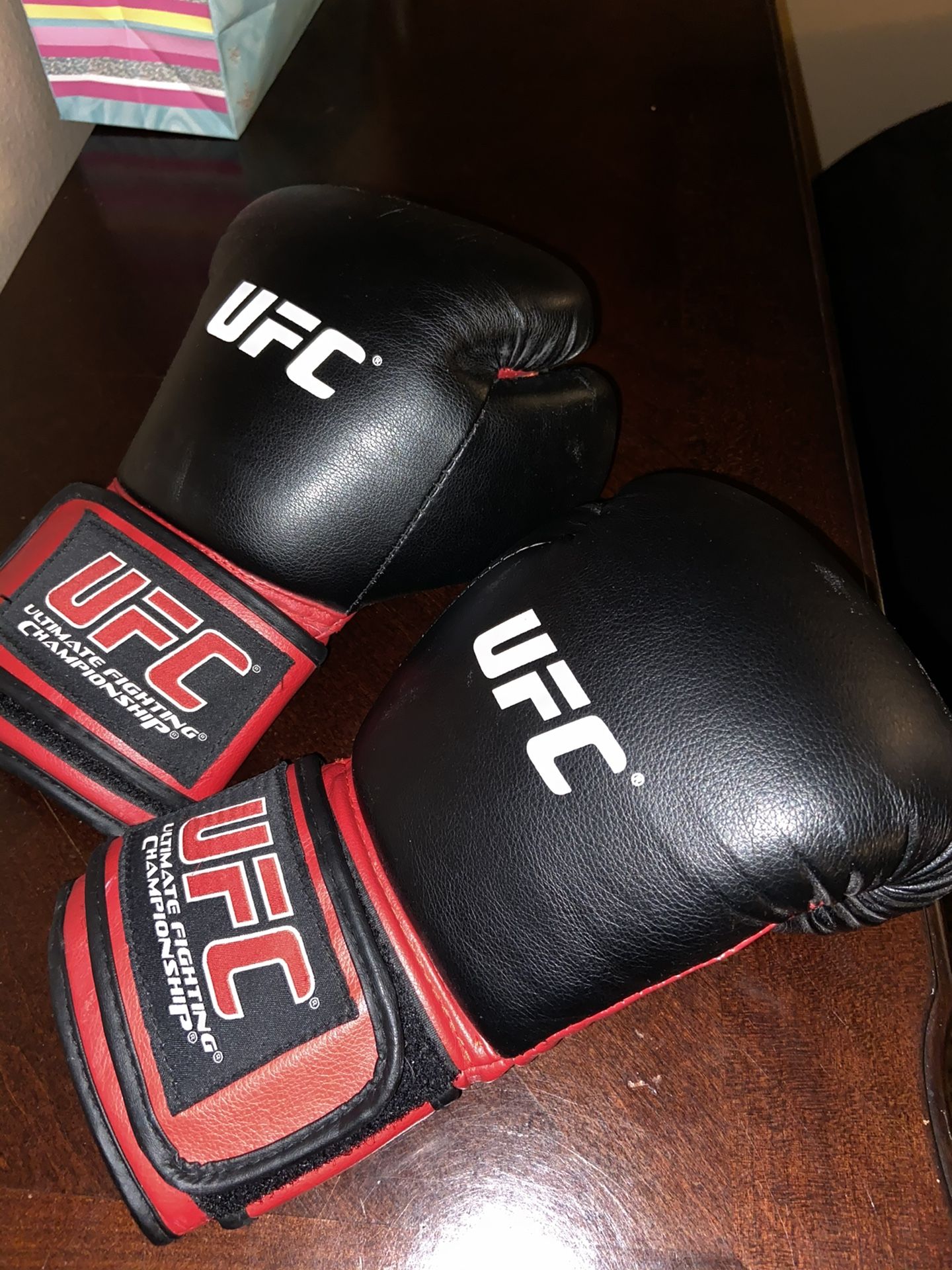 UFC Boxing Gloves (adult) 12oz