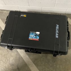 Pelican 1650 Camera Case With Foam, Black