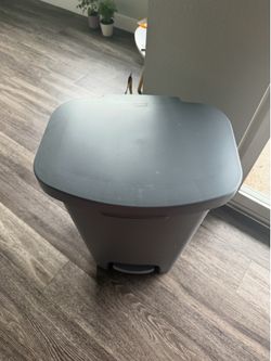 13 gallon trash can